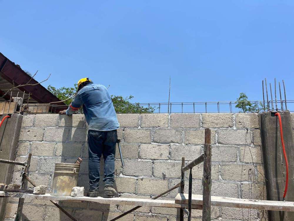 Bardas perimetrales en construcción