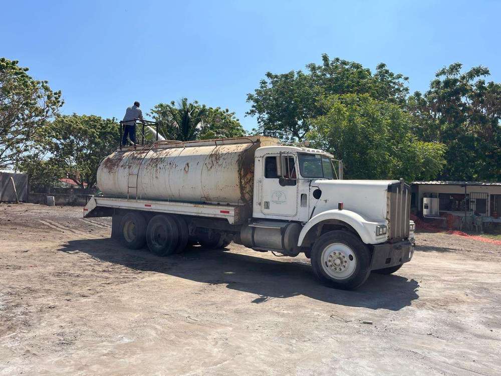 Pipa de agua para la compactación