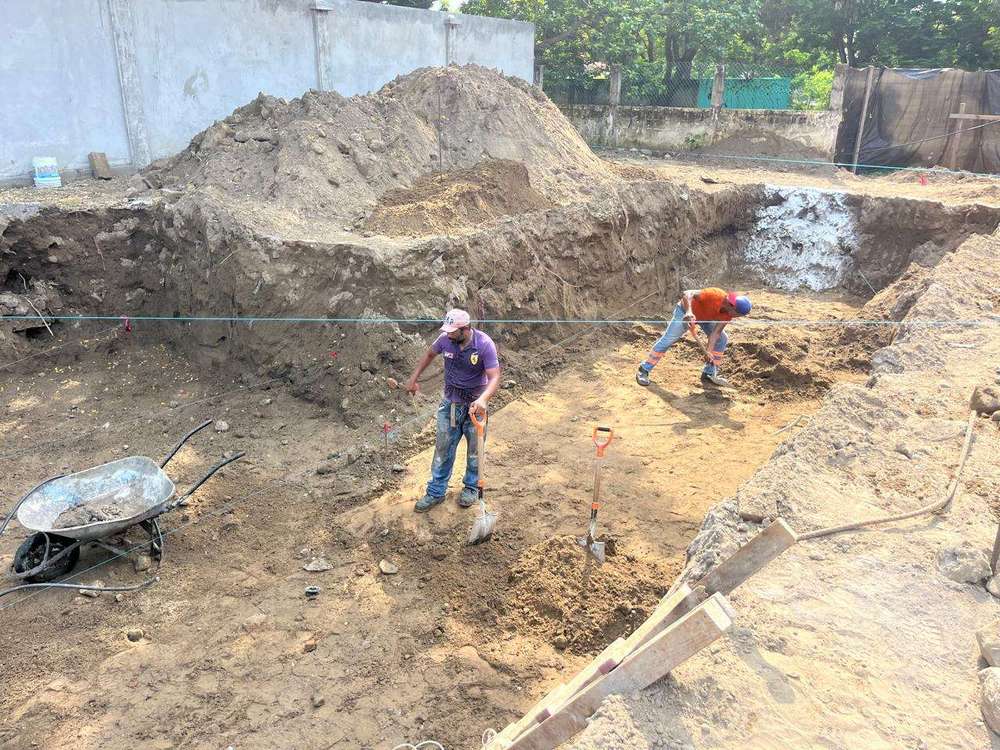 Afinación del fondo de las excavaciones