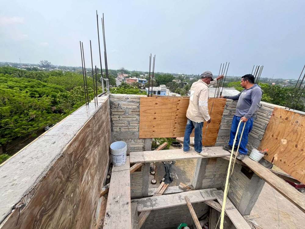 Trabajos en lo alto del campanario
